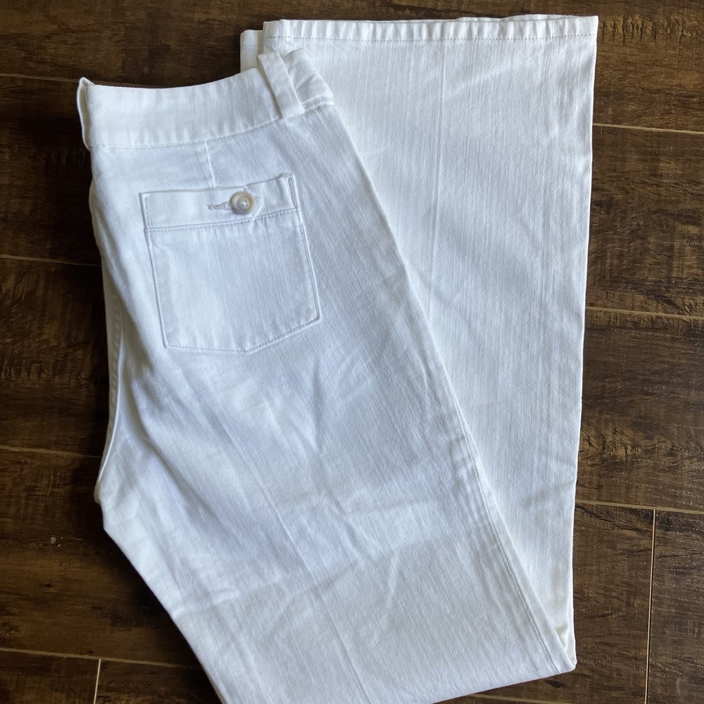NWT Banana Republic Classic Fit Trouser Leg Denim Pants White 4P Petite Flare